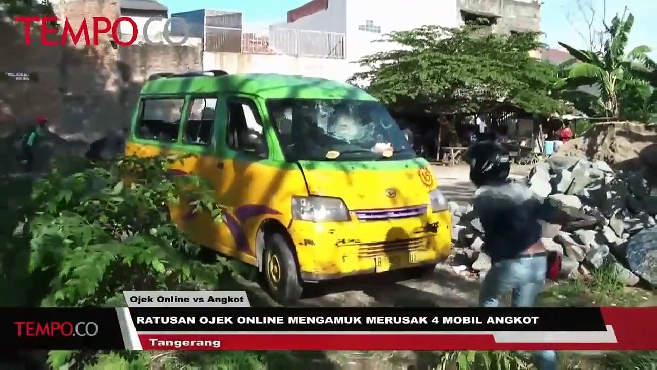 Ratusan Ojek Online Mengamuk, Rusak 4 Angkot
