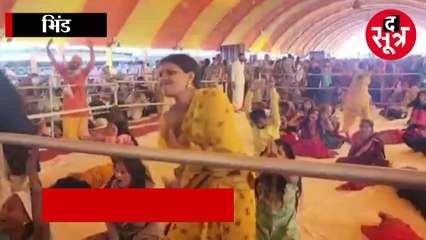 बागेश्वर धाम के दरबार में चीखते-चिल्लाते दिखे भक्त, जानिए क्यों?