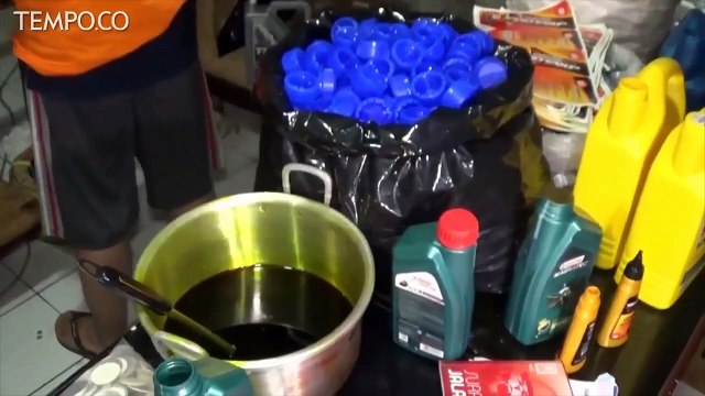 Pabrik Oli Palsu Digerebek Polisi, Produksi Ribuan Botol