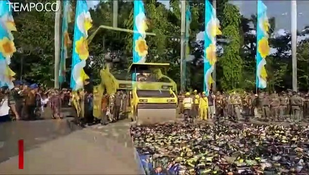 Begini Saat Anies Baswedan Musnahkan Miras