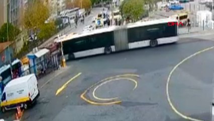 Kadıköy'deki metrobüs kazası kamerada