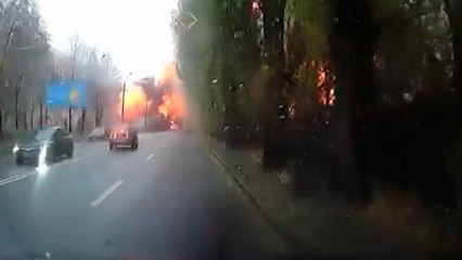 Misil ruso alcanza una carretera en Dnipro