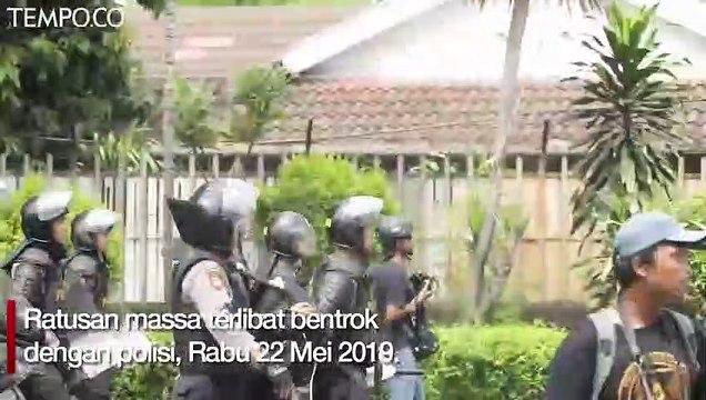 Ratusan Massa Terlibat Bentrok dengan Polisi di Flyover Slipi