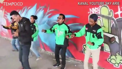 Youtuber Ini Bikin Goyang Ojol agar Ojek Online Tak Dipandang Rendah