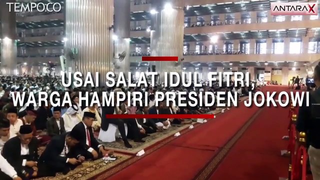 Usai Salat Idul Fitri 1440 H, Warga Berswafoto dengan Presiden Joko Widodo