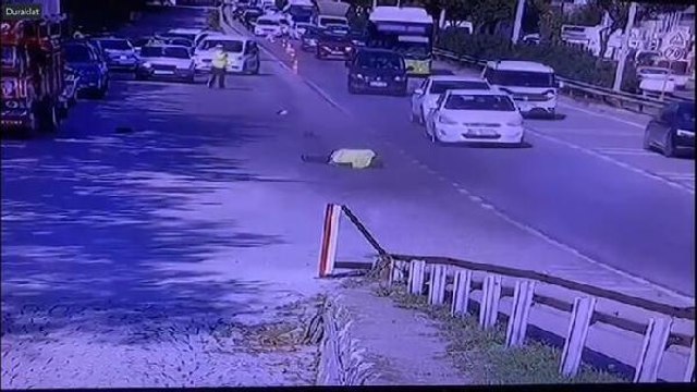 ESKİ CHP'Lİ BAŞKANIN SÜRÜKLEDİĞİ POLİS KOLUMDAN TUTARAK ARACI HAREKET ETTİRDİ