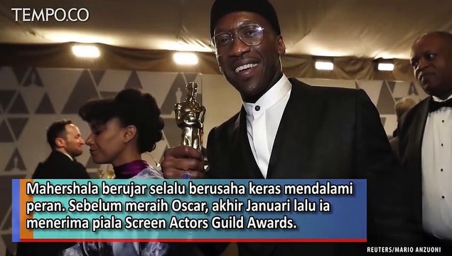 Aktor Muslim Berdarah Afrika Mahershala Ali Raih Oscar