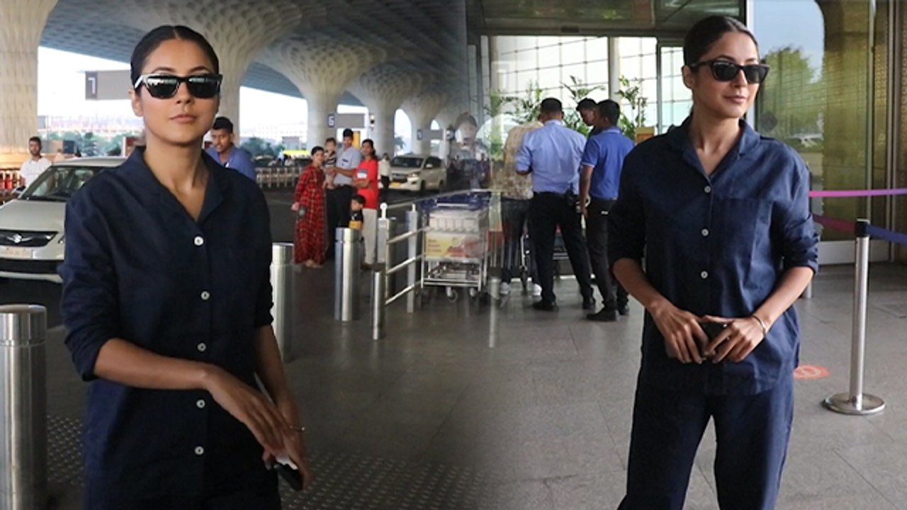 Shehnaaz Gill Airport पर Media को Ignore करते, Video Viral । Boldsky *Entertainment