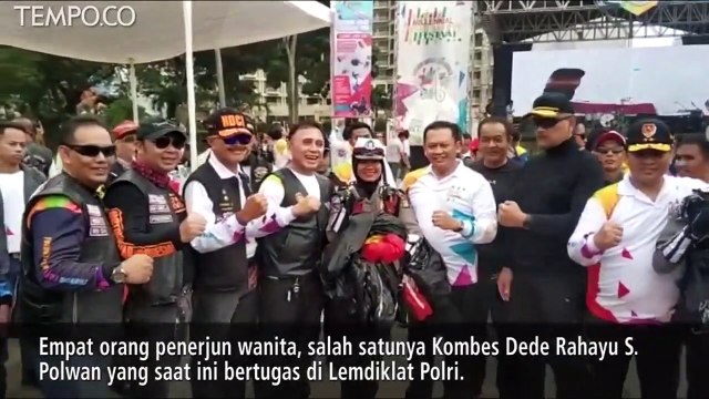 Seribu Kali dalam 26 Tahun Polwan Ini Terjun Payung
