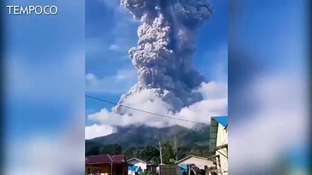 Gunung Sinabung Meletus, Kolom Abu Capai 7 KM