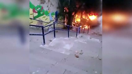 Park halindeki minübüs alev alev yandı