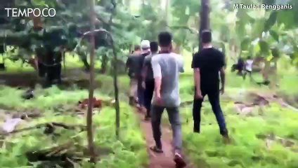 Air Laut Pasang Mendadak, Warga Berlarian ke Tempat Tinggi