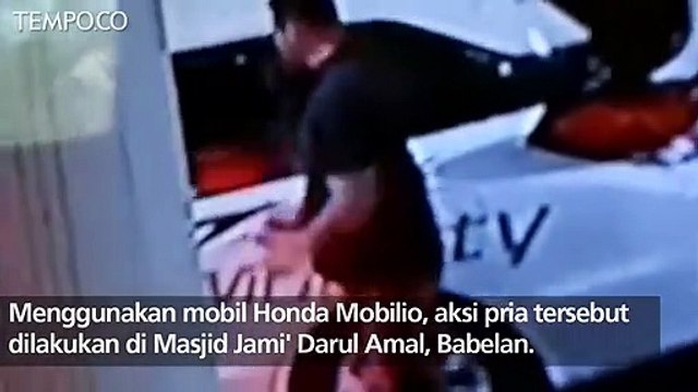 Aksi Pengemudi Honda Mobilio Curi Kotak Amal Terekam CCTV
