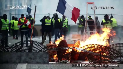 Polisi Prancis - Jaket Kuning Bentrok pada Demonstrasi di Paris