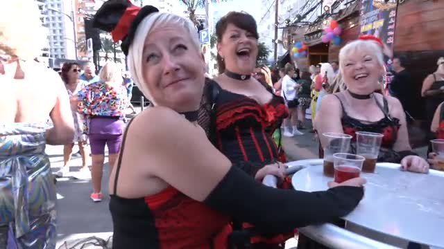 Benidorm se pone el disfraz para celebrar su Fancy Dress Party