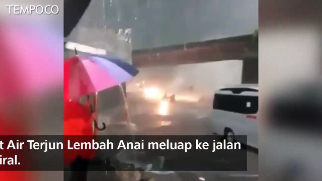 Video Detik-detik Air Terjun Lembah Anai Meluap Terjang Mobil
