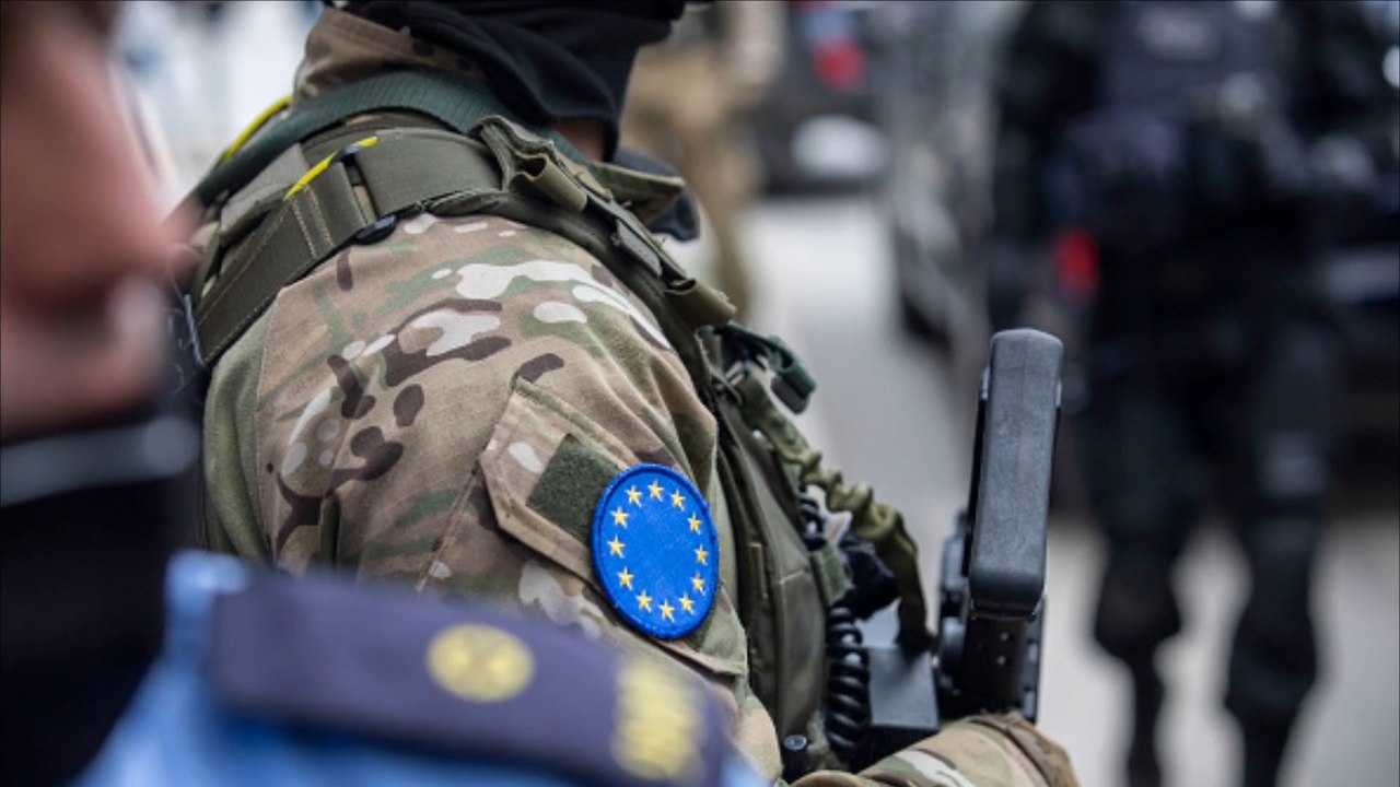 Eu-polizisten helfen im nord-kosovo aus