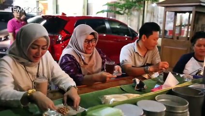 Menikmati Angkringan Favorit Presiden Jokowi