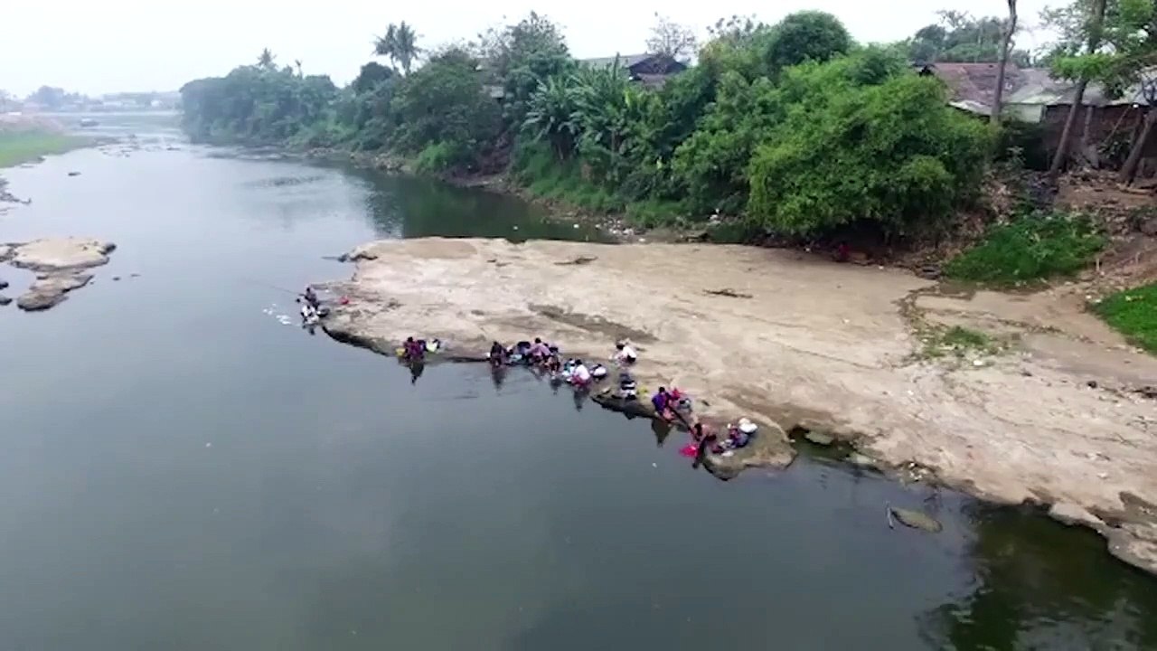 Video Drone, Kemarau Berkepanjangan Sungai Cisa...