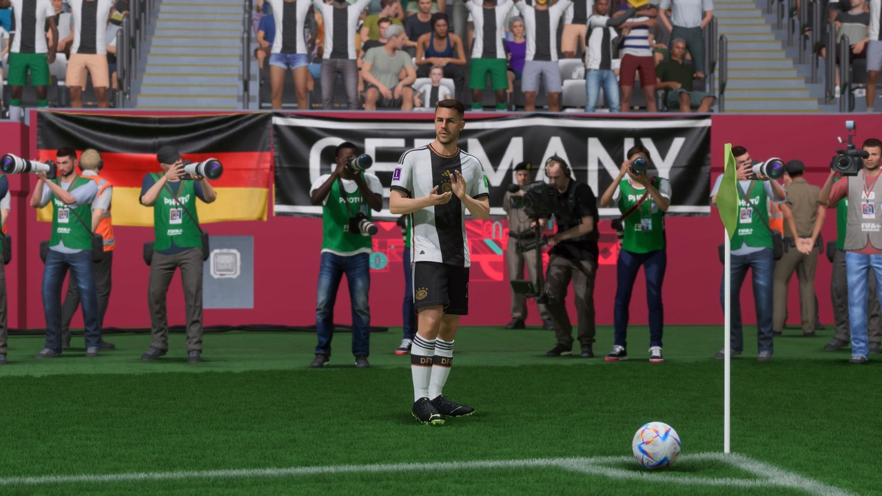 FIFA 23: Mit einer kurz ausgeführten Ecke den Gegner aushebeln