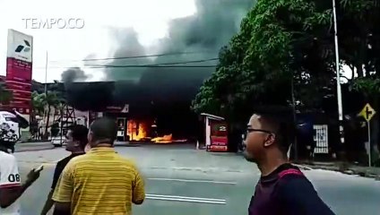 Download Video: SPBU di Padang Terbakar, Hanguskan Angkot dan Sepeda Motor