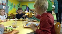 Face à l'inflation, c'est fromage ou dessert dans une cantine de Seine-Maritime
