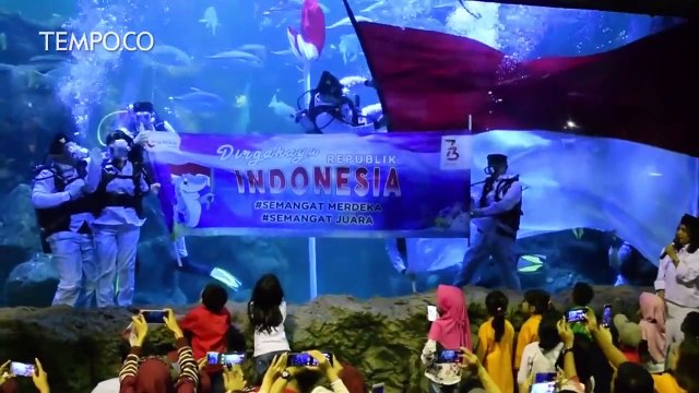 17 Agustus, Artis Marsha Aruan Meriahkan Upacara di Sea World