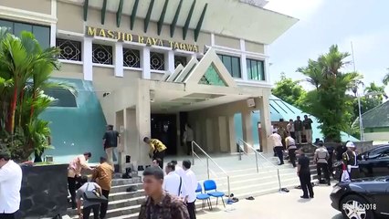 Presiden Jokowi Serahkan Sertifikat untuk Rakyat dan Tanah Wakaf di Sumatra Selatan