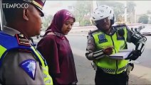 Wanita Ini Protes Aturan Ganjil-Genap ke Polisi