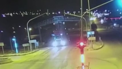 KIRIKKALE - Damperi açılan tır EDS direğine çarparak devrildi