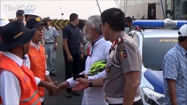 Pakai Sepeda Ontel, Kakorlantas Cek Kesiapan Tol Menjelang Lebaran