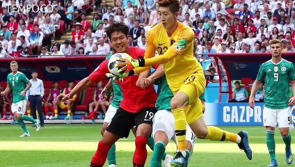 Aksi Kiper Korea Selatan Cho Hyun Woo