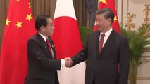 中 시진핑·日 기시다 첫 정상회담...안보 소통·경제 협력 강조 / YTN