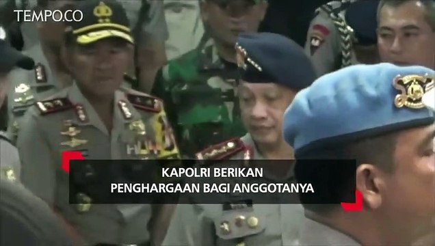 Kapolri Berikan Penghargaan Bagi Anggotanya yang Lumpuhkan Teroris