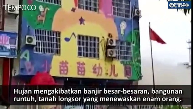 Detik-Detik Bangunan Runtuh Akibat Hujan Badai di Cina