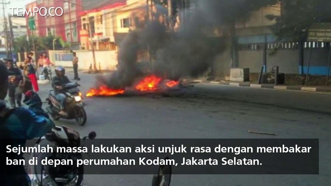 Aksi Bakar Ban di Perumahan Kodam Tutup Arteri Pondok Indah