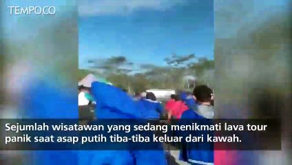 Paniknya Wisatawan Saat Letusan Freatik Gunung Merapi Terjadi
