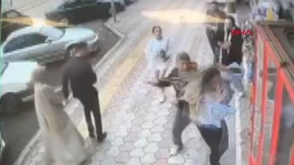 KALDIRIMDA YÜRÜYEN 2 KIZI TACİZ EDİP, DARBETTİ