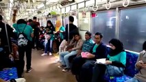 Ratusan Orang Kompak Baca Buku di Gerbong Commuter Line