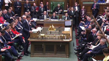 Reino Unido apresenta plano de austeridade omitindo impacto do Brexit na crise