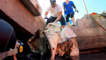 Grèce: une ONG ramasse les déchets dans le port de Naxos