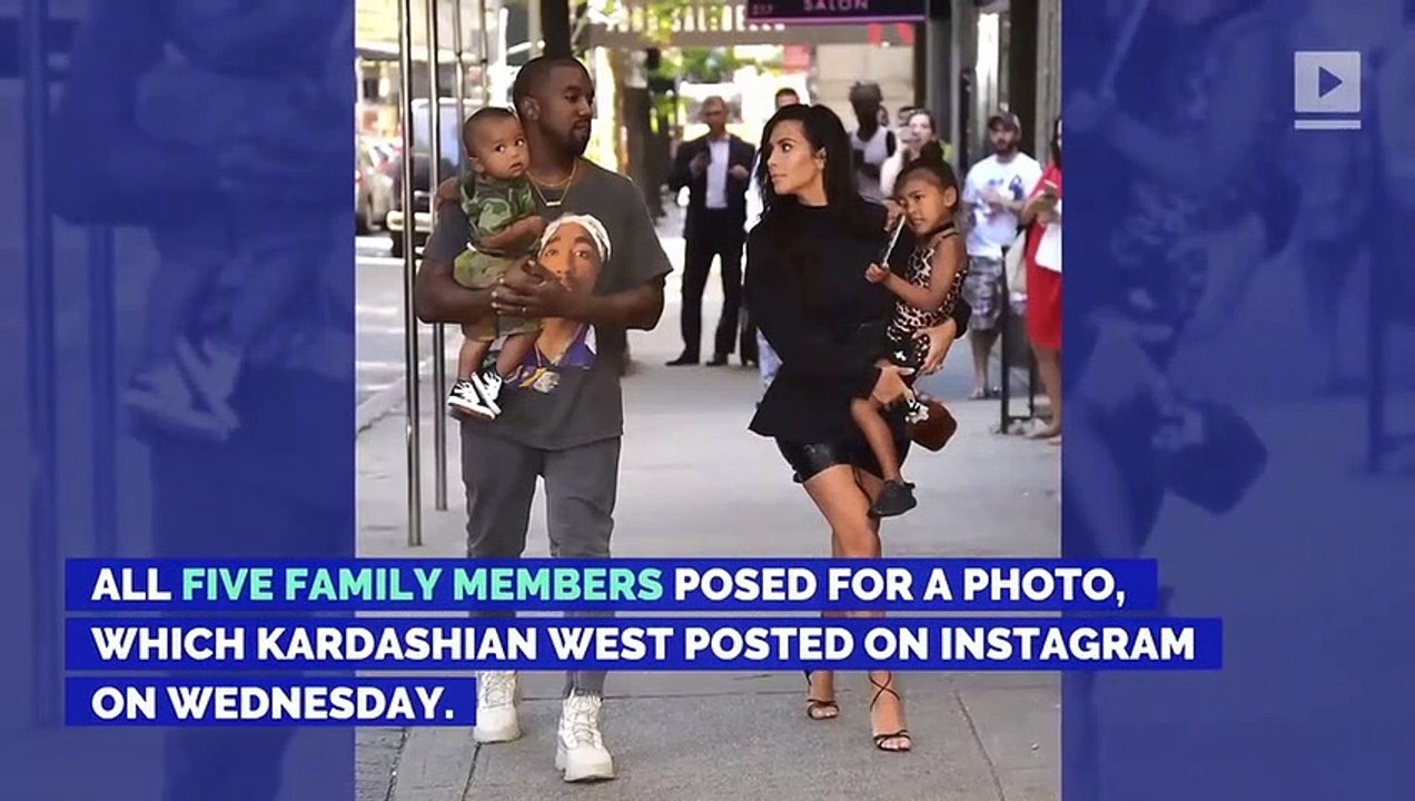 Kim Kardashian Posting Foto Keluarga dengan Tiga Anaknya