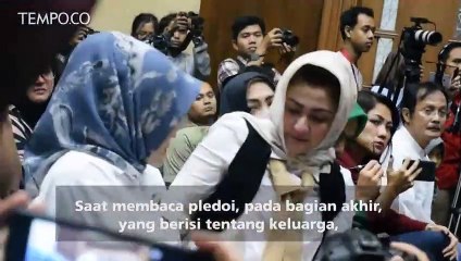 Setya Novanto Terisak Baca Pleidoi saat Sebut Keluarga