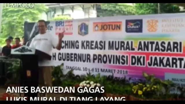 Anies Baswedan Gagas Lukis Mural di Tiang Layang