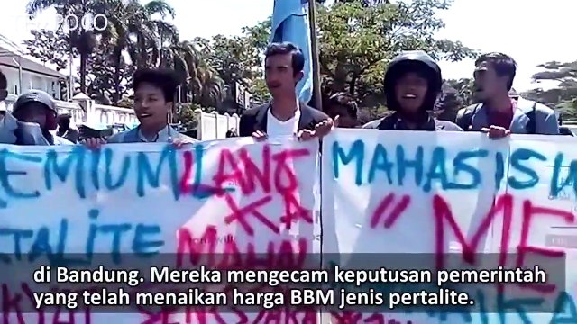 Mahasiswa Gelar Aksi Dorong Motor, Protes Naiknya Harga BBM