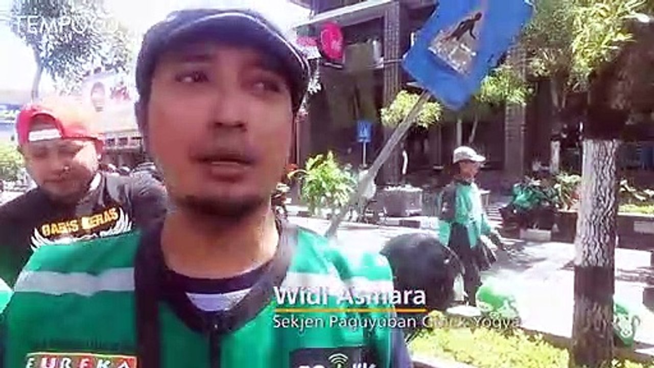 Ratusan Driver Online Gelar Aksi Pajang Helm Go-Jek