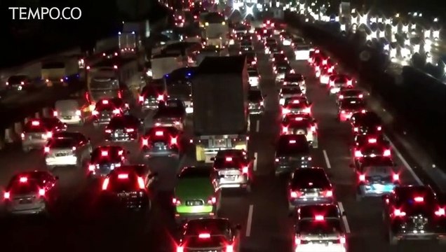 Libur Imlek, Tol Cikampek Macet dari Kilometer 10