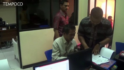 Dukun Cabul Lampiaskan Nafsu Bejatnya Pada Gadis Kembar