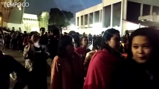 Gerhana Bulan Total, dari Salat Gerhana Sampai Nobar Warga