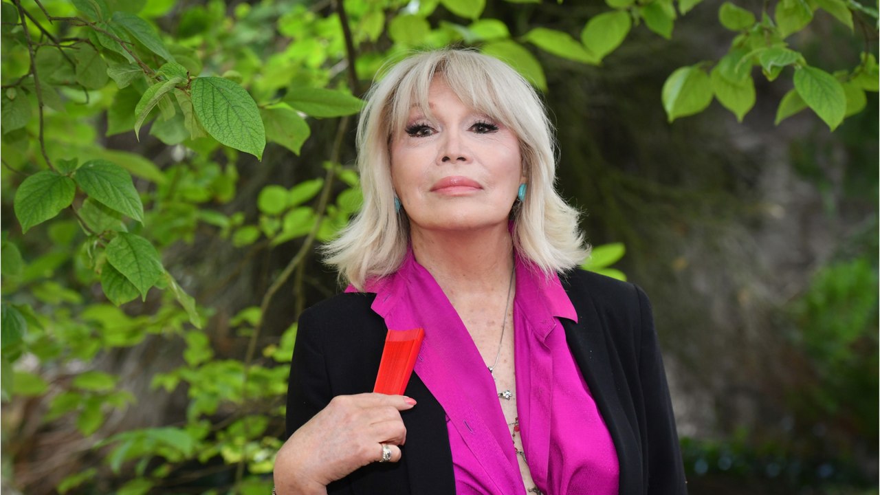 GALA VIDEO - Amanda Lear : qui sont les hommes de sa vie ?